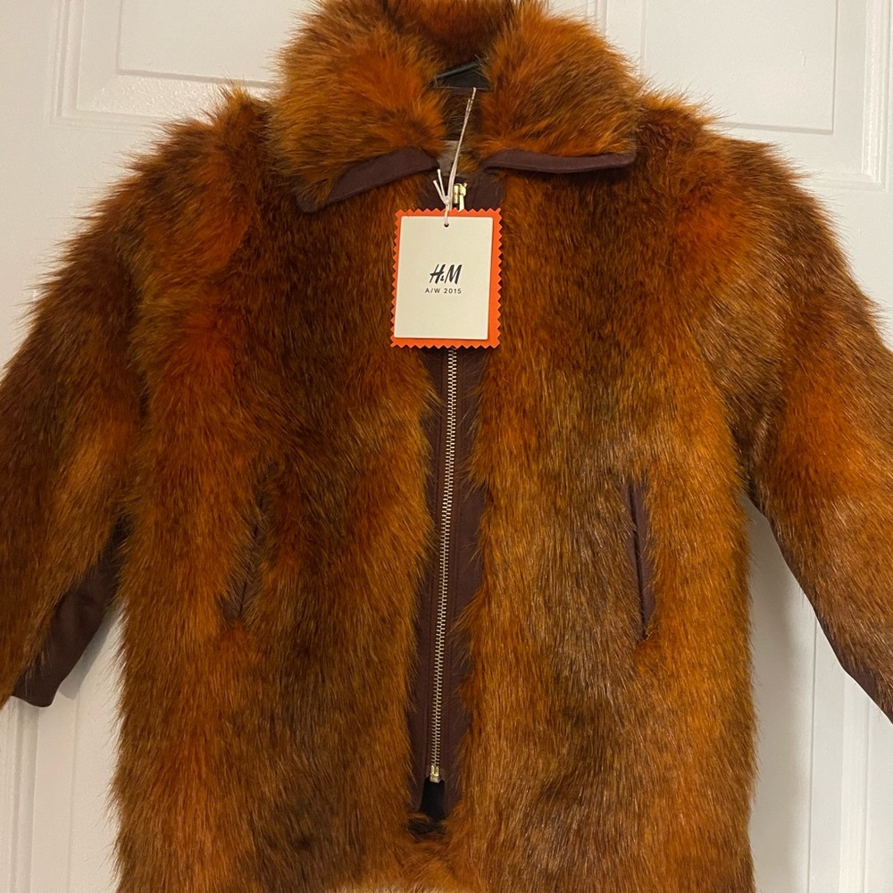 H&M girls coat, size 4-5 years old. Brand new.